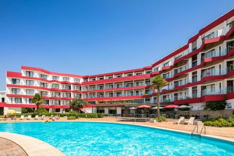 Property building, Day, Pool view, Swimming pool, sunbed