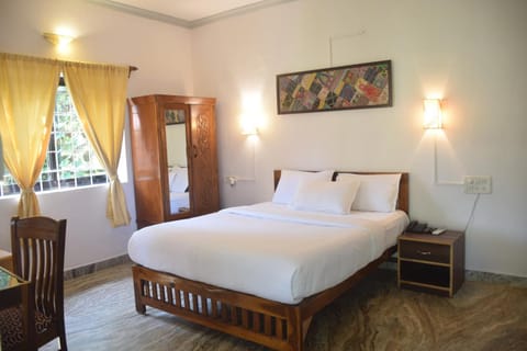 Laliguras Villa 200 Mts from candolim beach Bed and Breakfast in Candolim