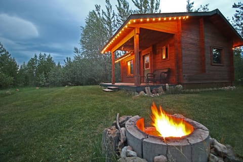 Mica Mountain Lodge & Log Cabins Chalet in Alberta