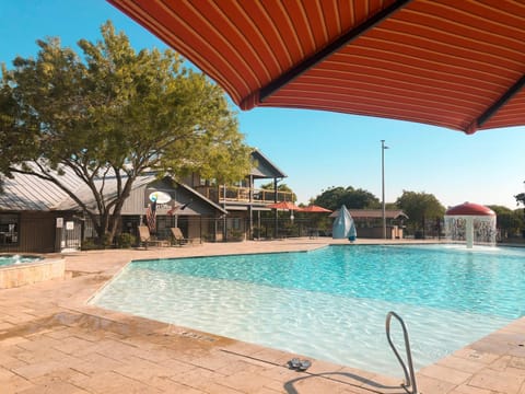 Sun Retreats Texas Hill Country Campingplatz /
Wohnmobil-Resort in New Braunfels