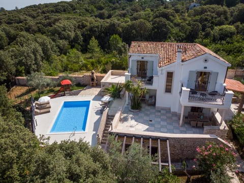 Bird's eye view, Pool view