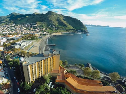 Property building, Spring, Off site, Day, Natural landscape, Bird's eye view, Winter, Summer, View (from property/room), Autumn, City view, Mountain view, Sea view