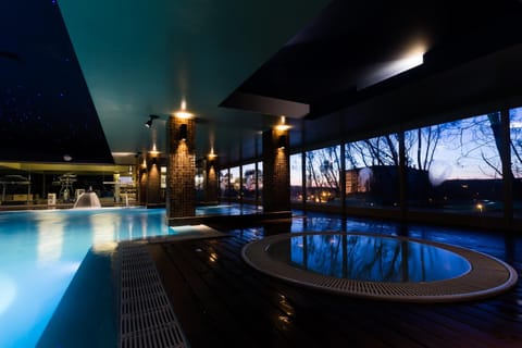 Night, Hot Tub, Hot Tub, Swimming pool, Swimming pool