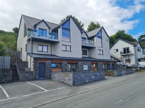 Property building, Neighbourhood, Street view, Location