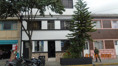 Familia Lombana Alojamiento y desayuno in Bogota