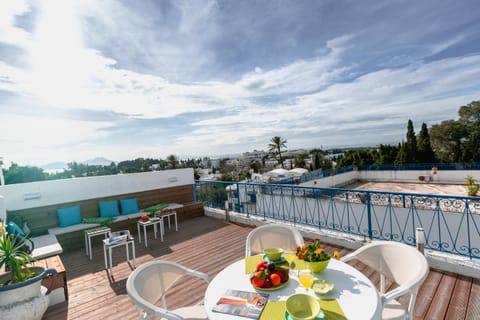 Balcony/Terrace, Dining area, City view, Lake view, Landmark view, Mountain view, Sea view, Quiet street view