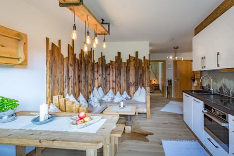 Kitchen or kitchenette, Living room, Decorative detail, Dining area