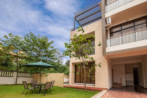 Facade/entrance, Garden, Seating area