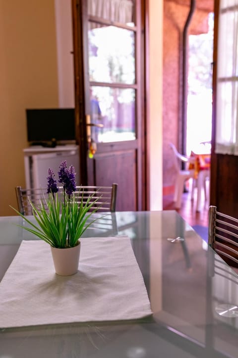 Decorative detail, Dining area