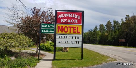 Sunrise Beach Motel Motel in Mackinaw City