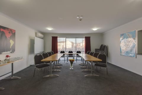 Meeting/conference room, Area and facilities