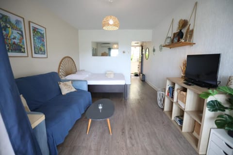 Communal lounge/ TV room, Bed, Living room, Photo of the whole room, Seating area, Bedroom