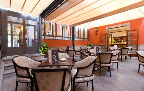 Patio, Restaurant/places to eat