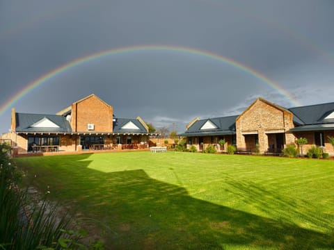 Property building, Spring, Day, Natural landscape, Garden, Garden view