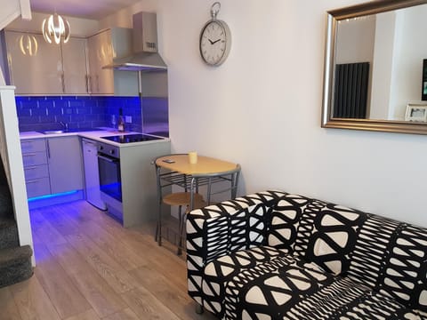 Webb place 2 bedroom apartment ! Condominio in Croydon