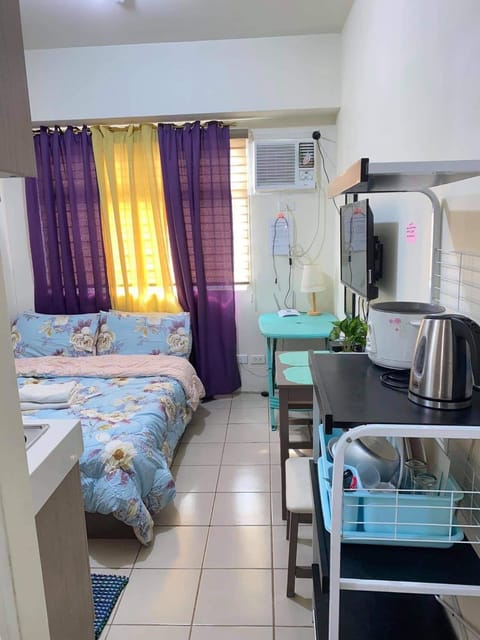 Shanilyn Residency Urban Deca Towers EDSA mandaluyong UNLIMITED INTERNET AND NETFLIX Condominio in Mandaluyong