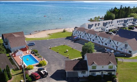 Property building, Swimming pool