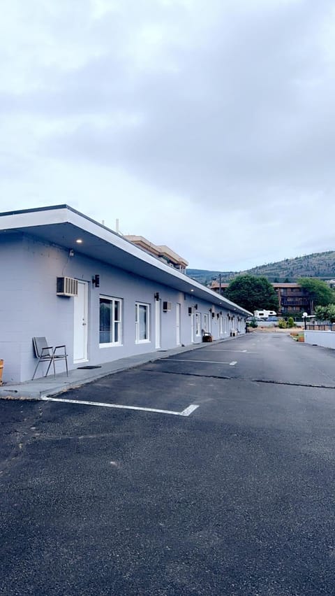 Apple Tree Inn Motel in Penticton