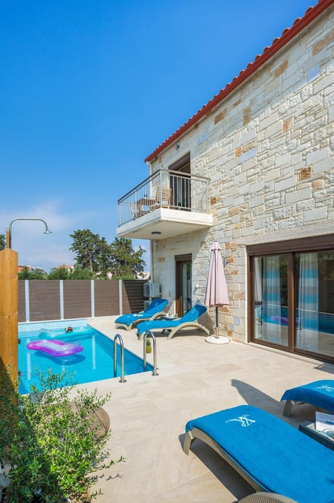 Patio, Pool view, Swimming pool