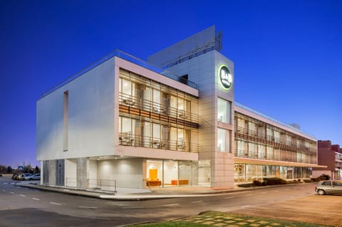 Facade/entrance, Off site, Night