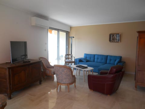 Appartement Le France - Vacances Côte d'Azur Condo in Mandelieu-La Napoule