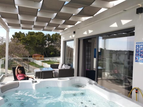 Hot Tub, Balcony/Terrace, Spa and wellness centre/facilities, Spa and wellness centre/facilities