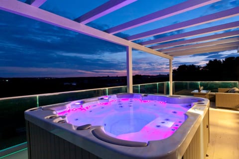 Hot Tub, Sauna, Spa and wellness centre/facilities, Spa and wellness centre/facilities, Garden view, Mountain view, Pool view, Sea view