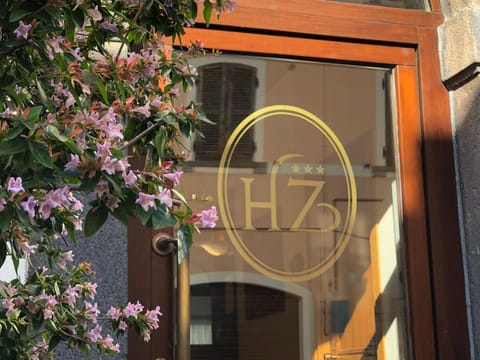 Property building, Facade/entrance, Property logo or sign