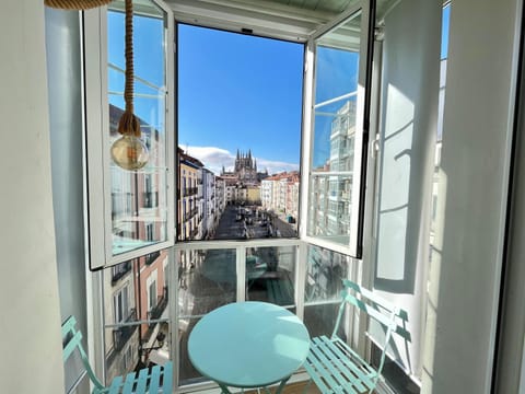 Preciosa vivienda Vistas a la Catedral Parking incluido ATUAIRE Condo in Burgos