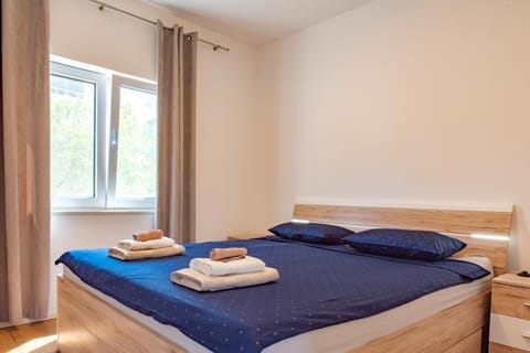 Bed, Photo of the whole room, Bedroom, Garden view