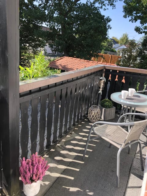 Balcony/Terrace, Garden view