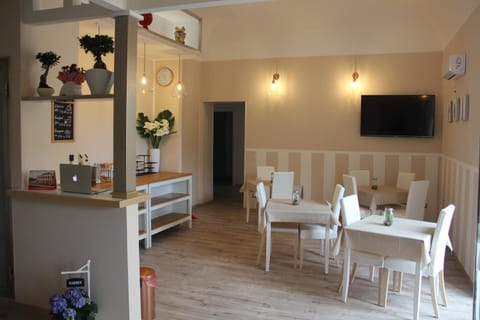 Communal lounge/ TV room, Living room, Lobby or reception, Buffet breakfast, Italian breakfast