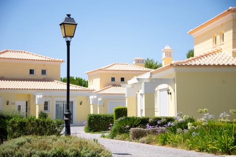 Property building, Day, Street view