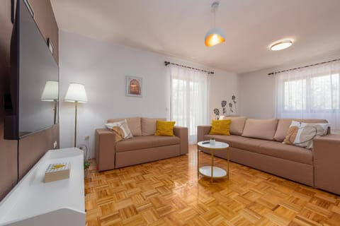 Communal lounge/ TV room, Living room