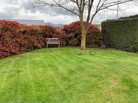 1 - Delightfully fresh, private home close to town Haus in Wanaka