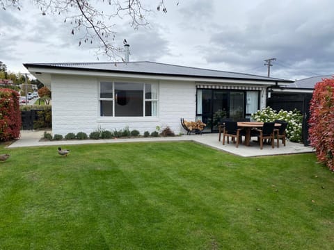 1 - Delightfully fresh, private home close to town House in Wanaka
