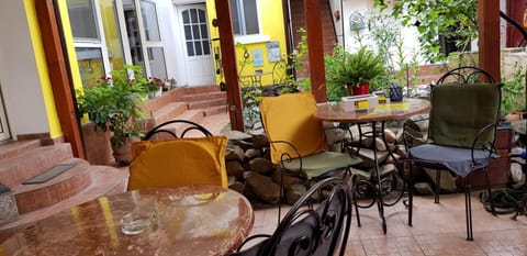 Patio, Restaurant/places to eat, Garden, Lounge or bar