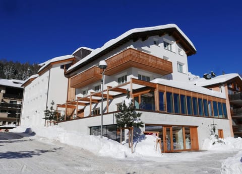 Facade/entrance, Winter