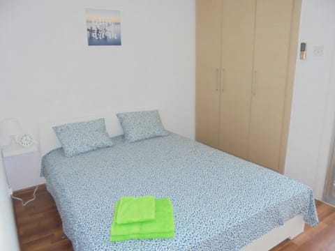 Delphi Court - large 1 bed -sleeps 4, Near sea/beach - free wifi Condominio in Limassol City