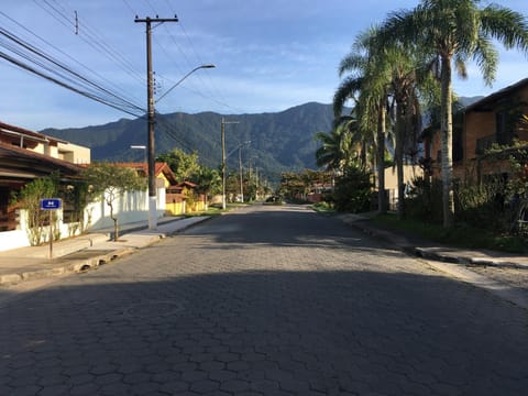 Casa Terrea com Piscina e Internet - Ar Opcional Maison in Caraguatatuba