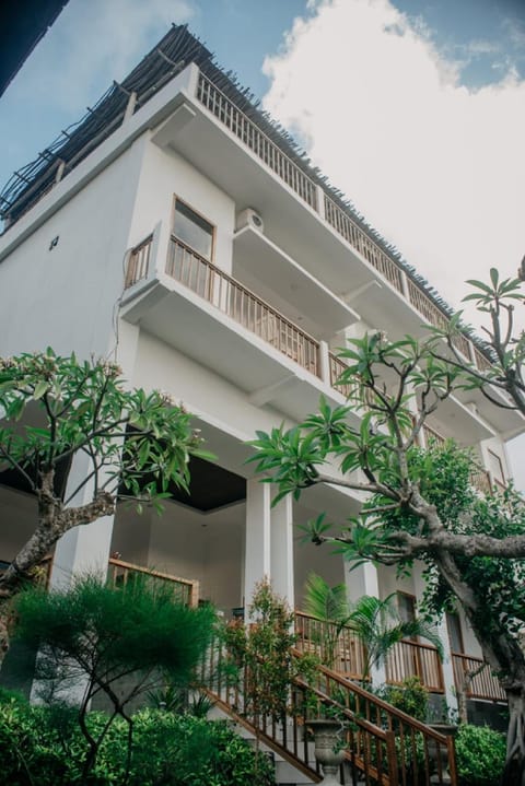 Property building, Spring, Day, Garden, View (from property/room), Balcony/Terrace, Garden view