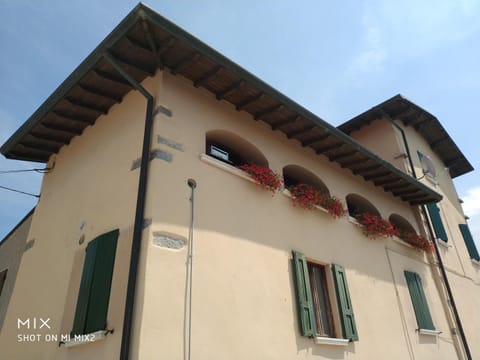 Sunrise In The Castle Apartment in Province of Brescia