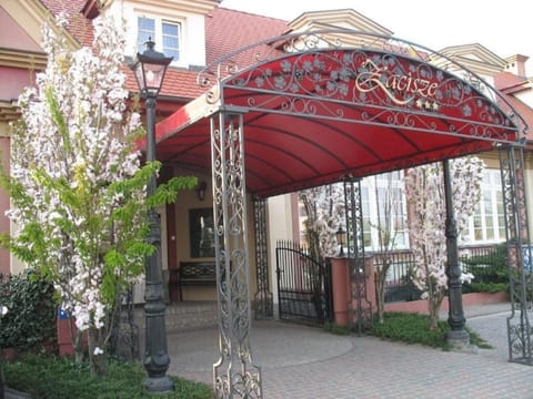 Facade/entrance, Day, Summer, On site, Street view