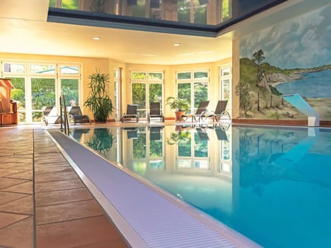 Staff, Spring, Day, People, Activities, Summer, View (from property/room), Decorative detail, Floor plan, On site, Garden view, Pool view, Swimming pool, Swimming pool, Entertainment, Family