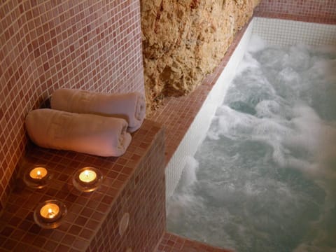 Hot Tub, Spa and wellness centre/facilities, Spa and wellness centre/facilities, Entertainment