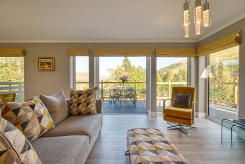 Stunning 5 star lodge with loch and mountain views Chalet in Scotland