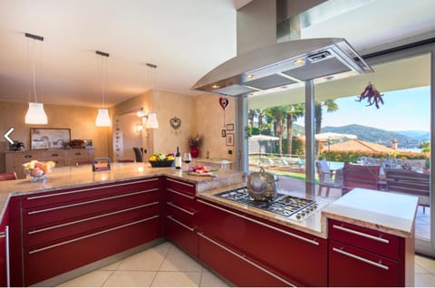 Villa Diamante con Vista Lago Maggiore e Piscina Villa in Lombardy