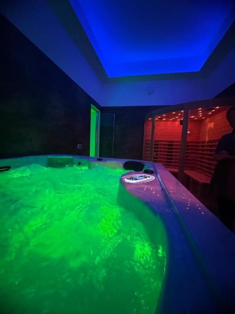 Hot Tub, Spa and wellness centre/facilities