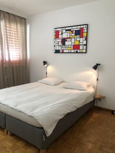 Central 2 bedroom flat in heart of Eaux-vives Copropriété in Geneva