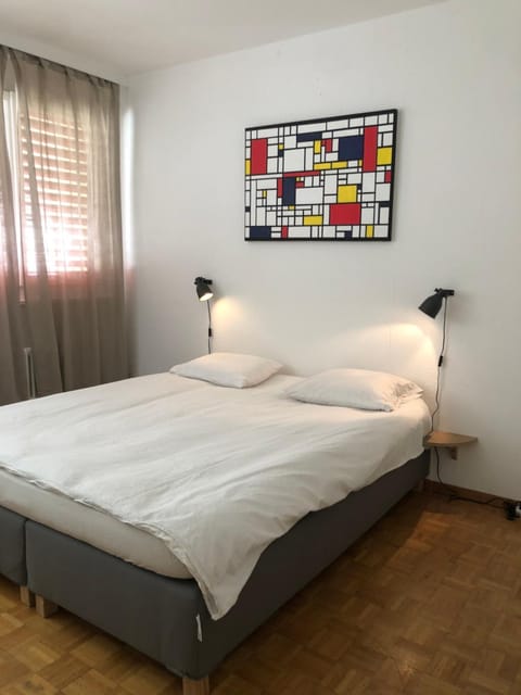 Central 2 bedroom flat in heart of Eaux-vives Apartment in Geneva